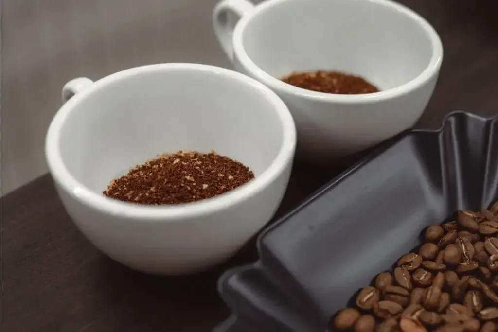 Kawa smakowa aromatyzowana – wszystko, co musisz o niej wiedzieć