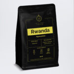 Świeżo palona kawa ziarnista z Rwandy z regionu Nyamasheke. Oceniona na 88 punktów przez SCA. Owocowy festiwal smaku w każdym łyku!